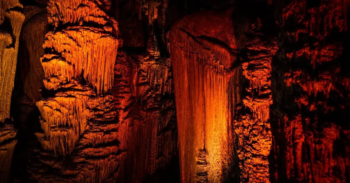 Les plus belles grottes à explorer : itinéraires insolites