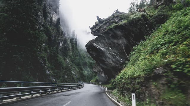 Les itinéraires insolites à découvrir absolument pour un road trip